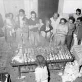La zampina di Sammichele di Bari � una speciale salsiccia onorata con un sagra ad hoc dal 1967 (foto del 1980 di Giacomo Spinelli tratta dal libro �Stasera a San Michele� storia di una sagra")